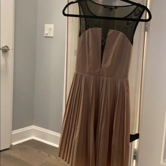 Classic dress - Picture 1 of 4